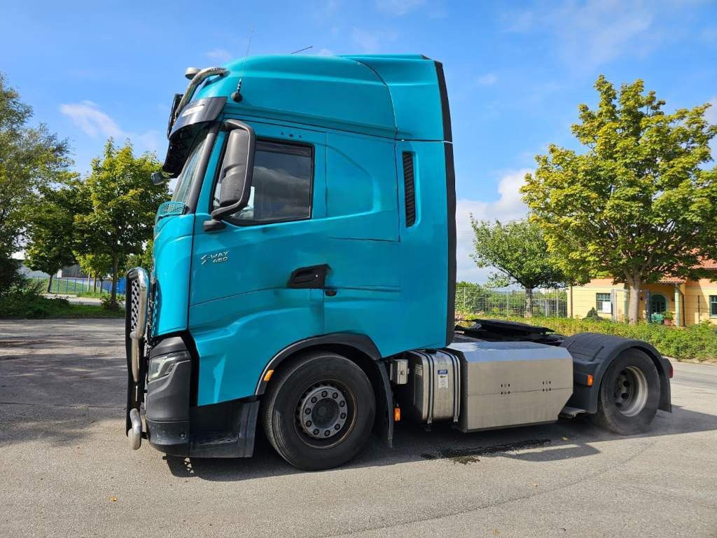 Fahrzeugabbildung Iveco 460 S-Way, 2-Kreis-Hydraulik, Standklima