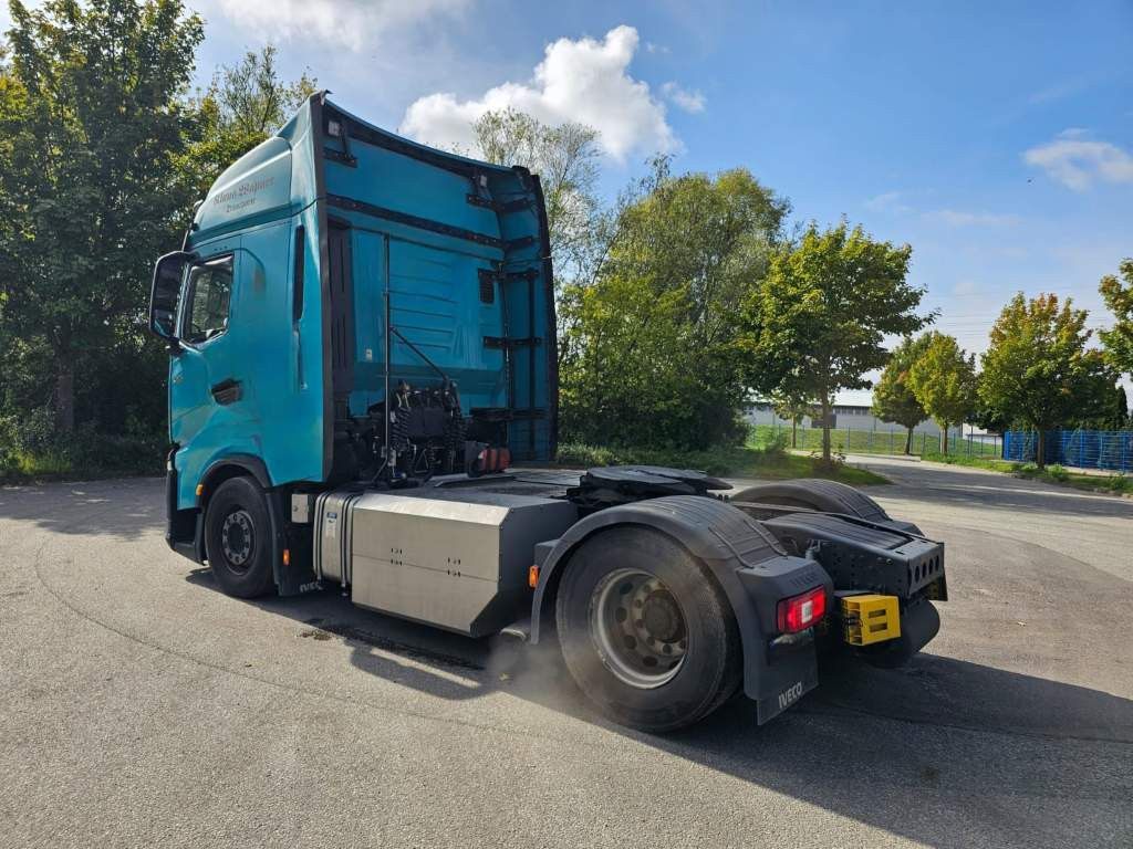 Fahrzeugabbildung Iveco 460 S-Way, 2-Kreis-Hydraulik, Standklima