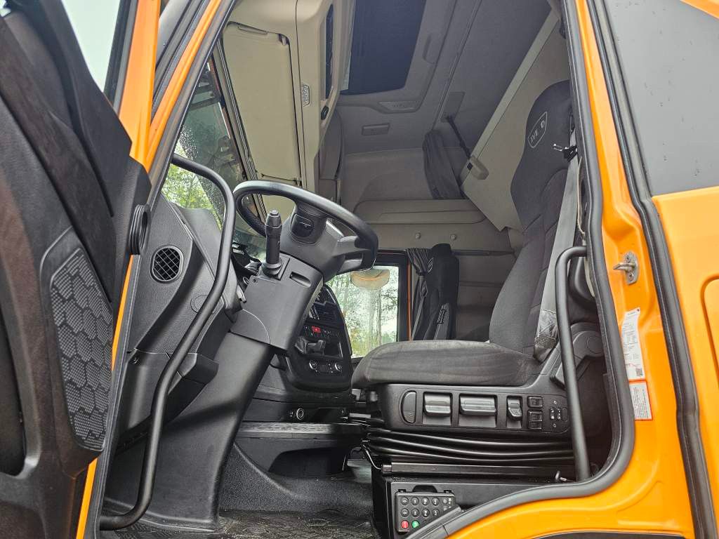 Fahrzeugabbildung Iveco 460 S-Way CNG Zylinderkopf u.a. neu