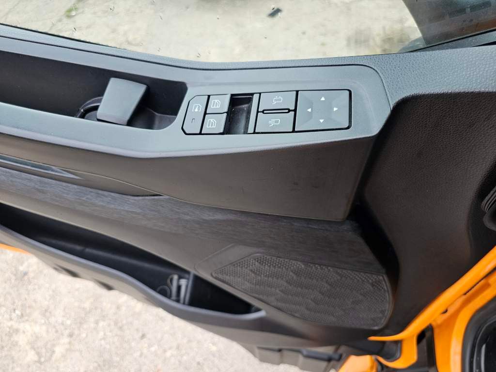 Fahrzeugabbildung Iveco 460 S-Way CNG Zylinderkopf u.a. neu