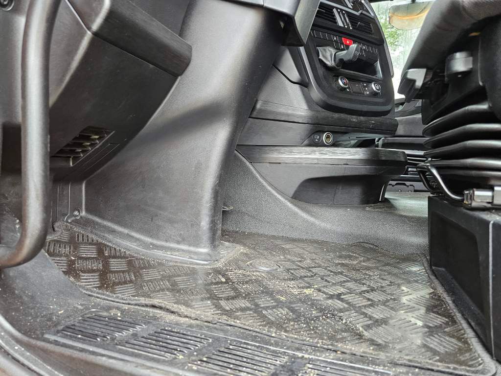 Fahrzeugabbildung Iveco 460 S-Way CNG Zylinderkopf u.a. neu