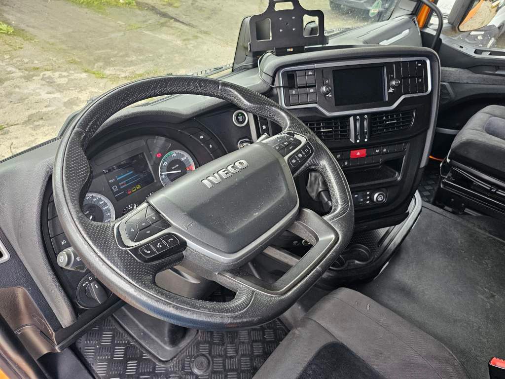 Fahrzeugabbildung Iveco 460 S-Way CNG Zylinderkopf u.a. neu