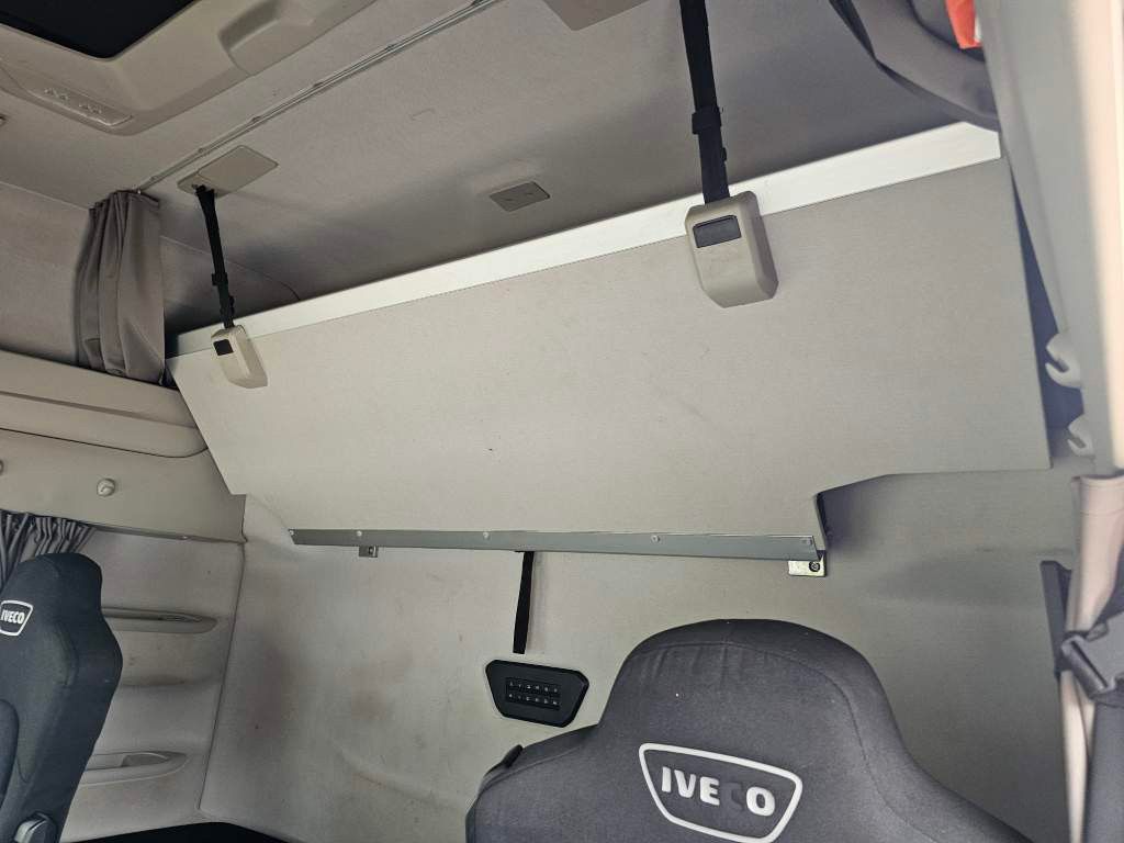 Fahrzeugabbildung Iveco 460 S-Way CNG Zylinderkopf u.a. neu