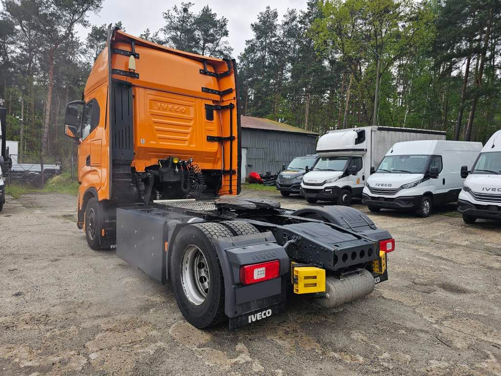 Fahrzeugabbildung Iveco 460 S-Way CNG Zylinderkopf u.a. neu