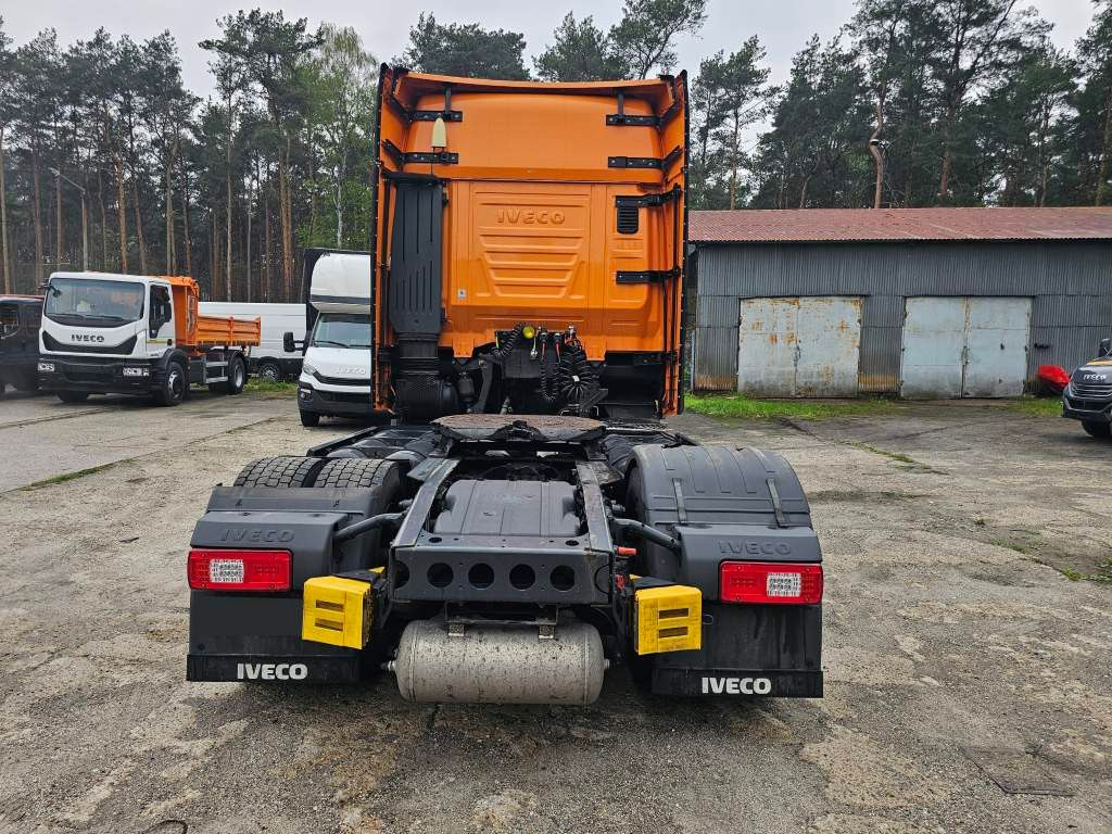 Fahrzeugabbildung Iveco 460 S-Way CNG Zylinderkopf u.a. neu