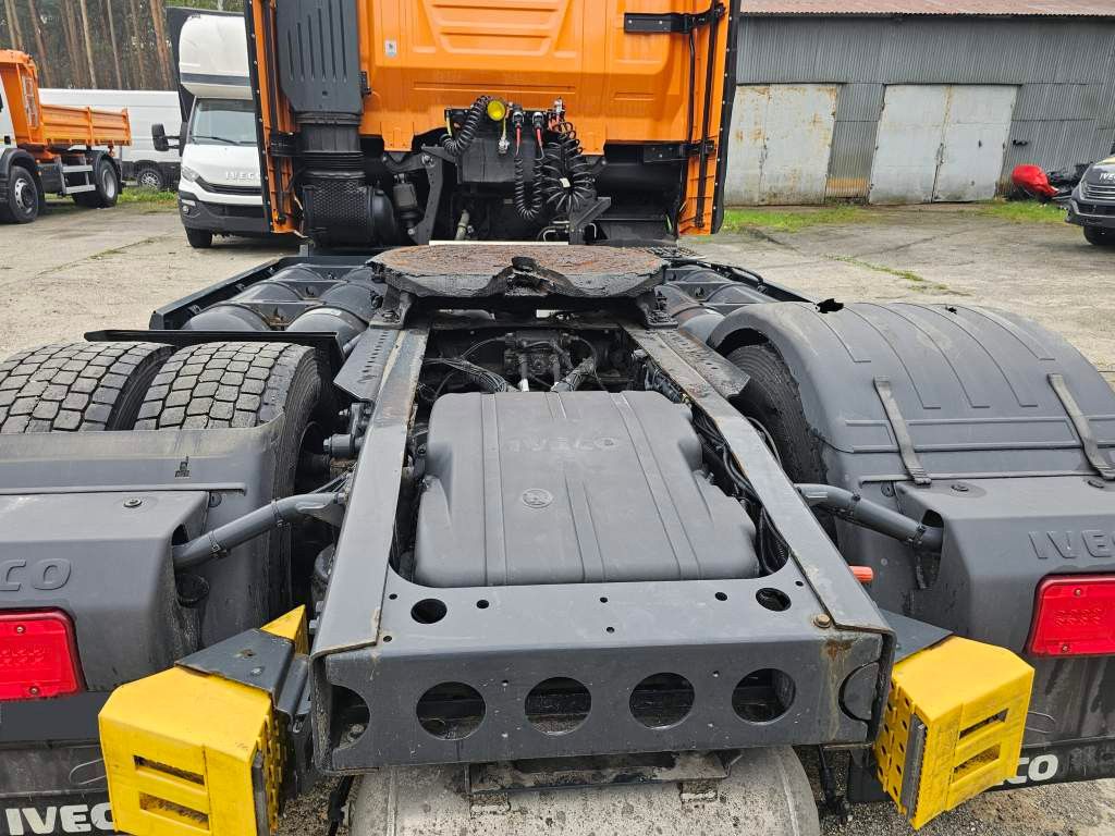 Fahrzeugabbildung Iveco 460 S-Way CNG Zylinderkopf u.a. neu