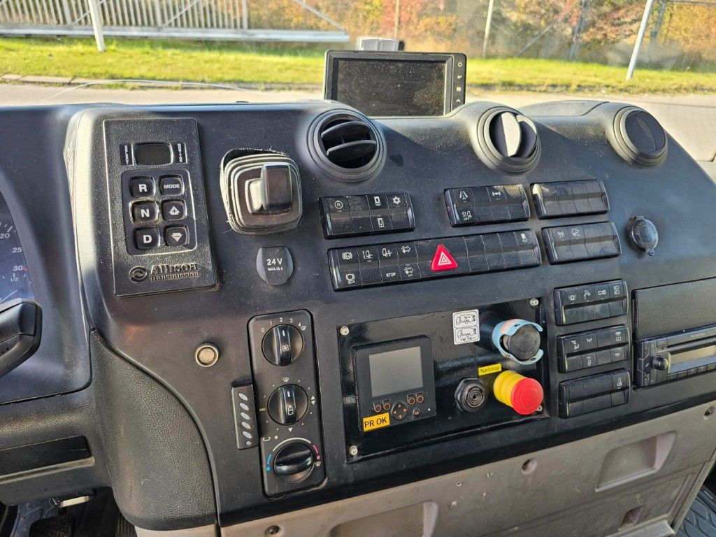 Fahrzeugabbildung Mercedes-Benz 1830 Econic Müllwagen, 2 Kammern