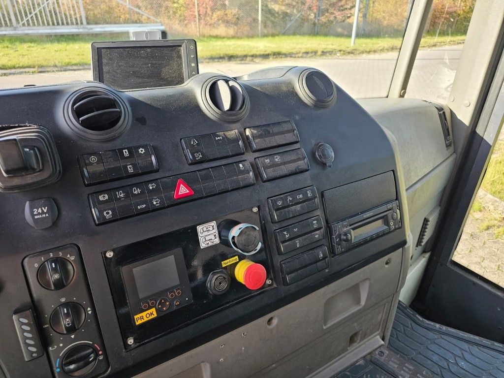 Fahrzeugabbildung Mercedes-Benz 1830 Econic Müllwagen, 2 Kammern