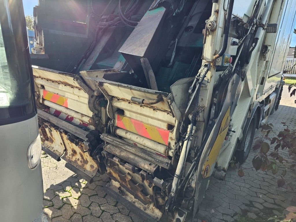 Fahrzeugabbildung Mercedes-Benz 1830 Econic Müllwagen, 2 Kammern