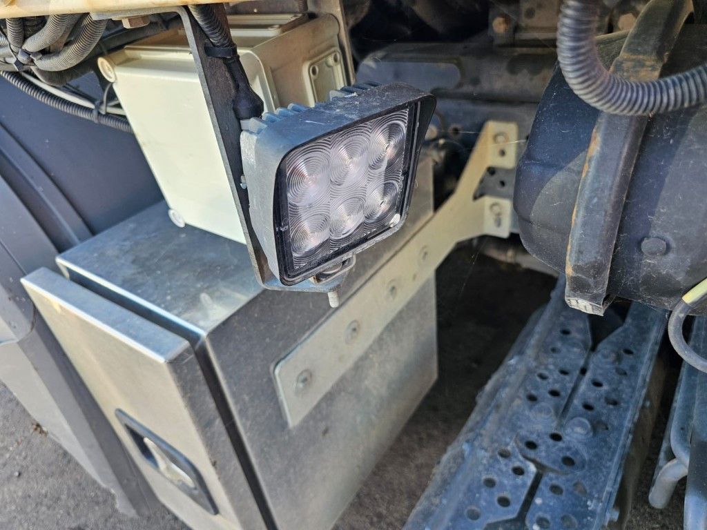 Fahrzeugabbildung Mercedes-Benz 1827 Müllwagen,2Kammern, Motor+Getriebe o.k.