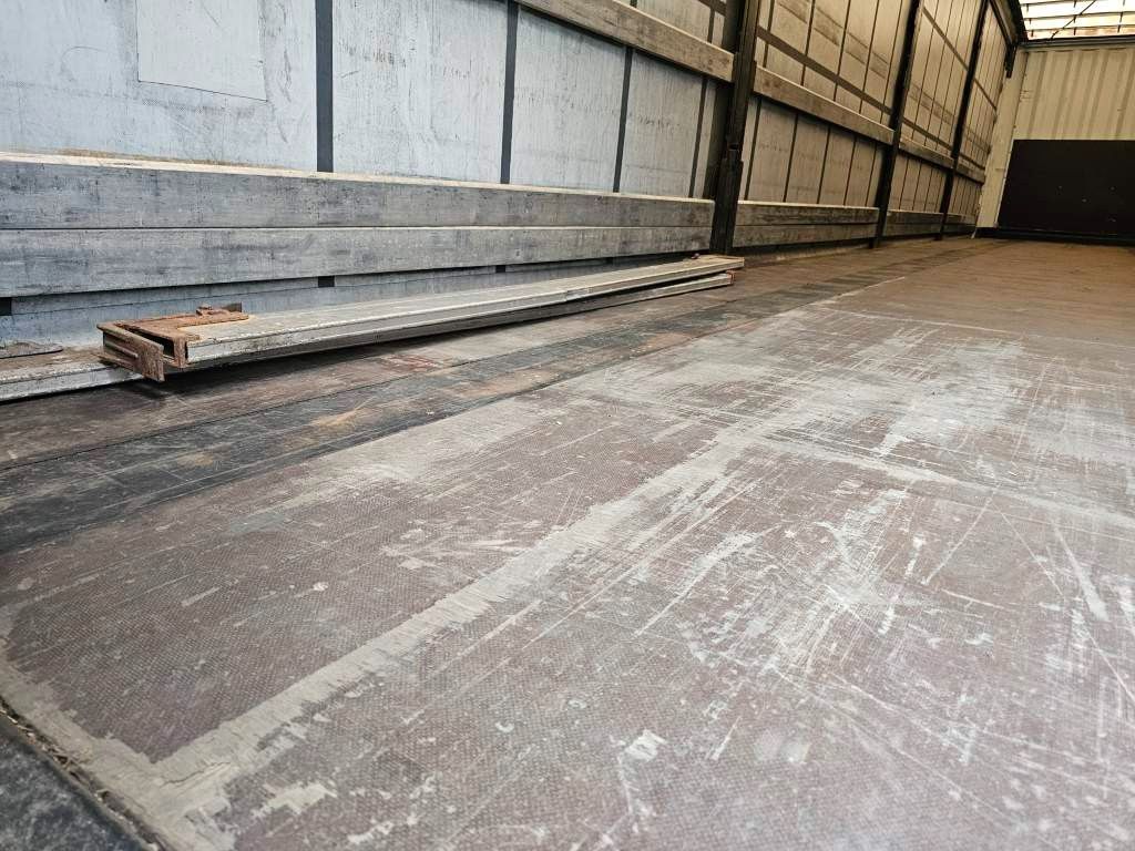 Fahrzeugabbildung Krone Gardine Standard Liftachse Krone Scheibe Zollsch