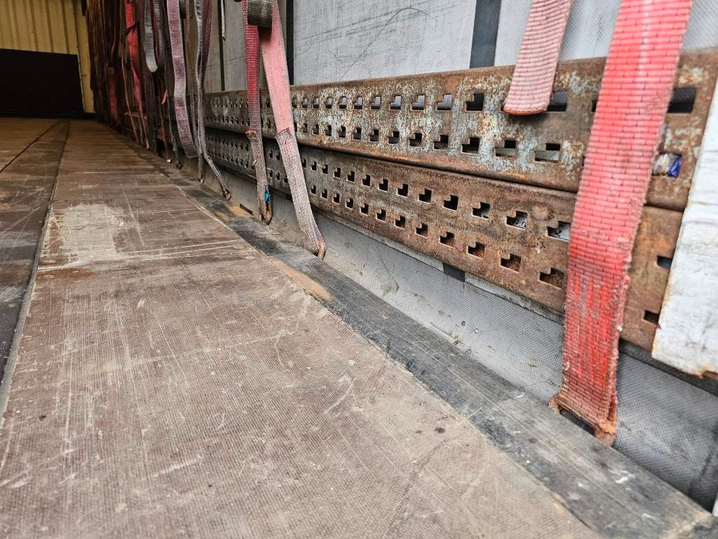 Fahrzeugabbildung Krone Gardine Standard Liftachse Krone Scheibe Zollsch