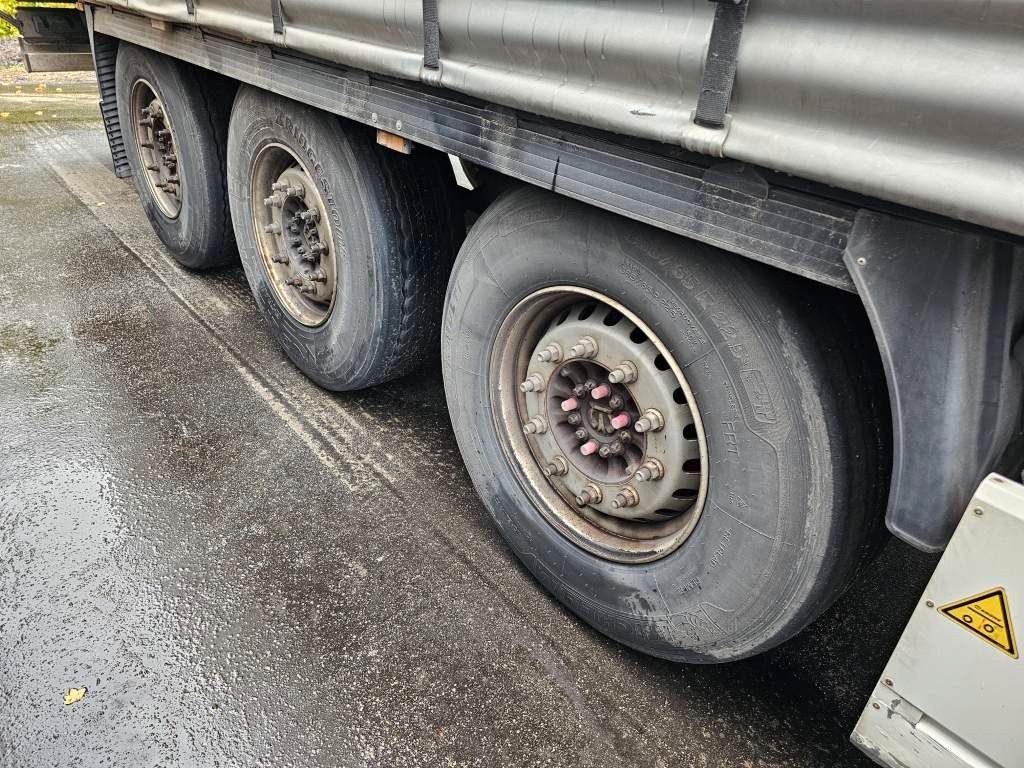Fahrzeugabbildung Krone Gardine Standard Liftachse Krone Scheibe Zollsch