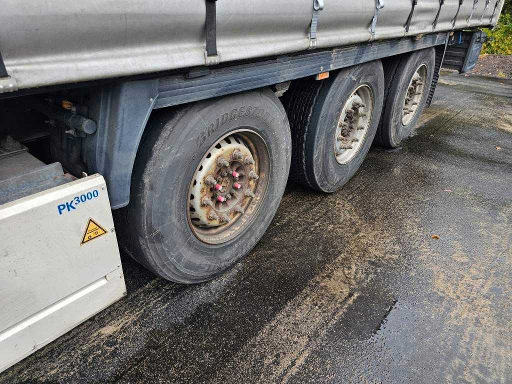 Fahrzeugabbildung Krone Gardine Standard Liftachse Krone Scheibe Zollsch