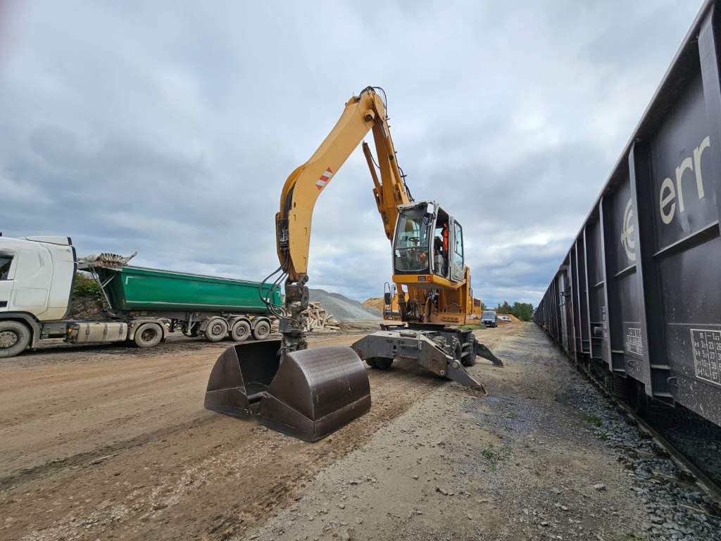 Fahrzeugabbildung Liebherr A 904-2 C Litronic mit fahrbarer  Kabine, Klima