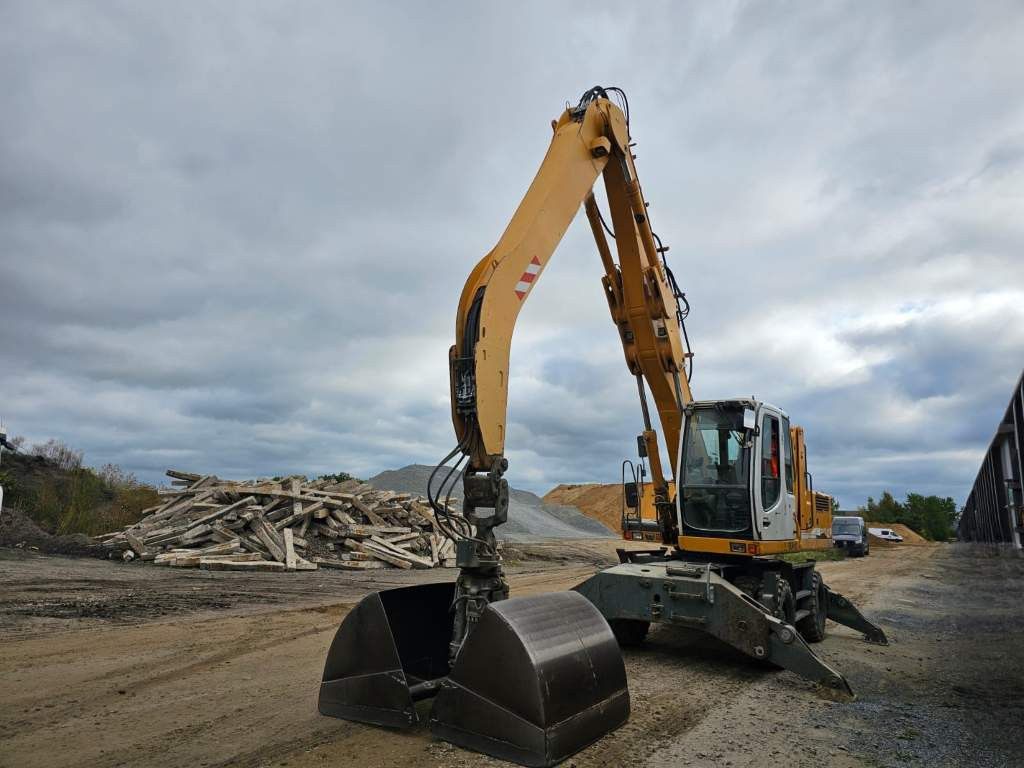 Fahrzeugabbildung Liebherr A 904-2 C Litronic mit fahrbarer  Kabine, Klima