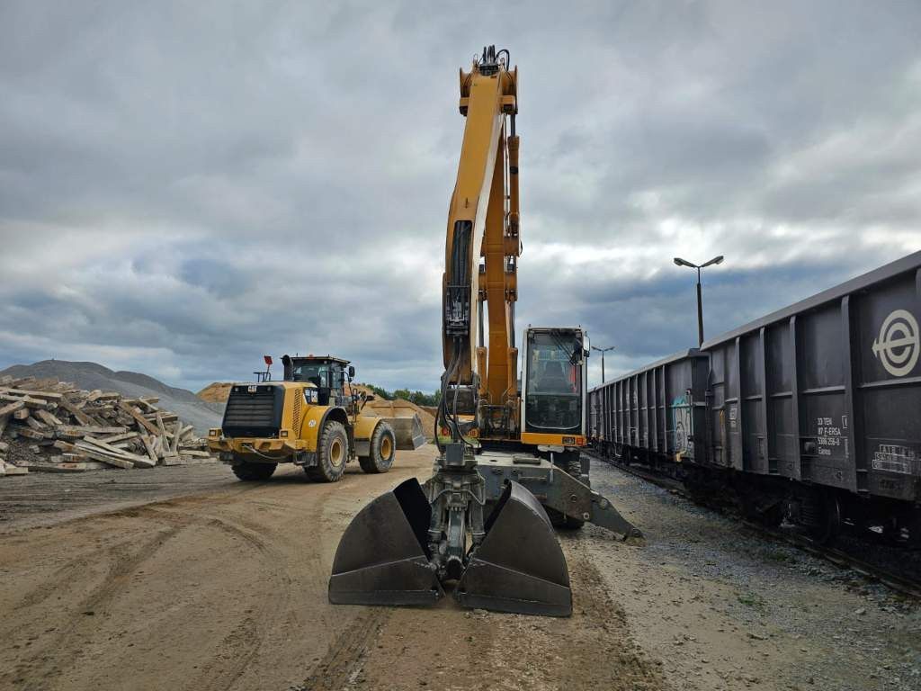 Fahrzeugabbildung Liebherr A 904-2 C Litronic mit fahrbarer  Kabine, Klima