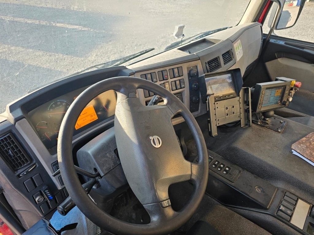 Fahrzeugabbildung Volvo FE 320 6x2 Müllwagen, 2 Kammern, Joab 18,7 cbm