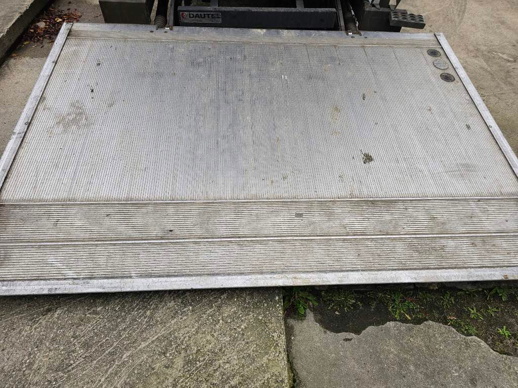 Fahrzeugabbildung DAF LF 180 Koffer, Ladebordwand, Klima