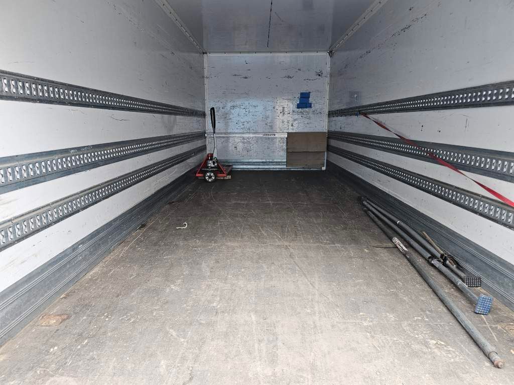 Fahrzeugabbildung DAF LF 180 Koffer, Ladebordwand, Klima