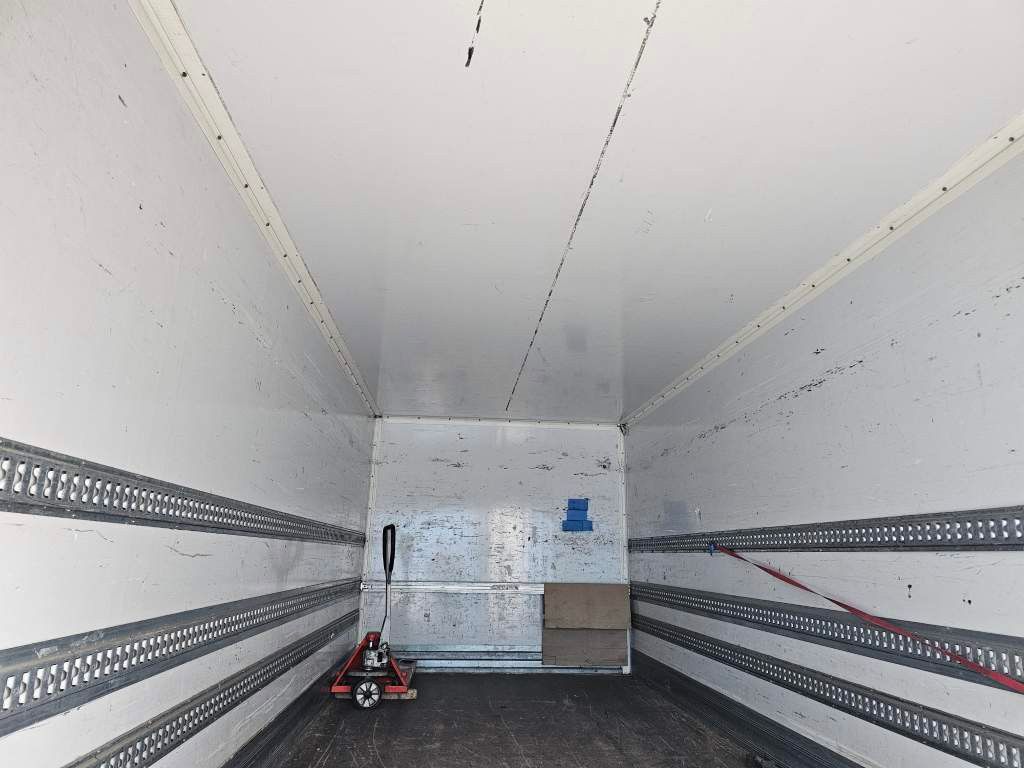 Fahrzeugabbildung DAF LF 180 Koffer, Ladebordwand, Klima