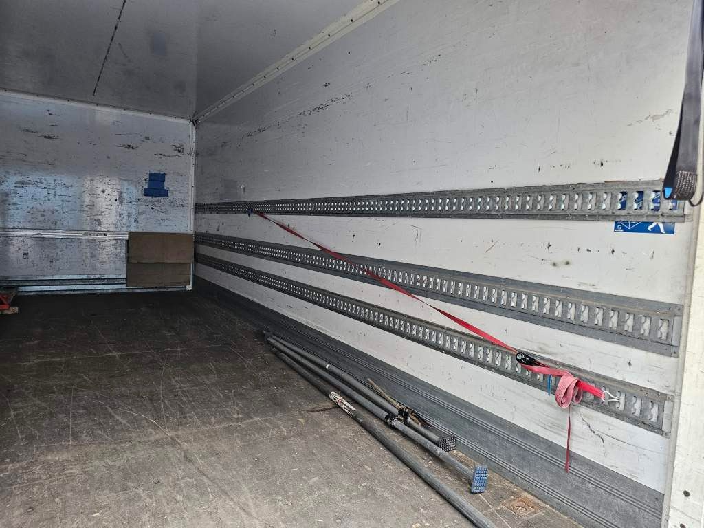 Fahrzeugabbildung DAF LF 180 Koffer, Ladebordwand, Klima