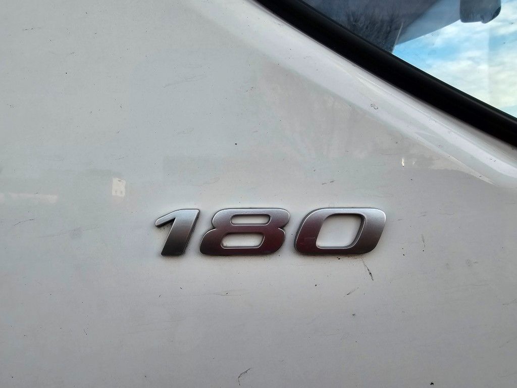 Fahrzeugabbildung DAF LF 180 Koffer, Ladebordwand, Klima