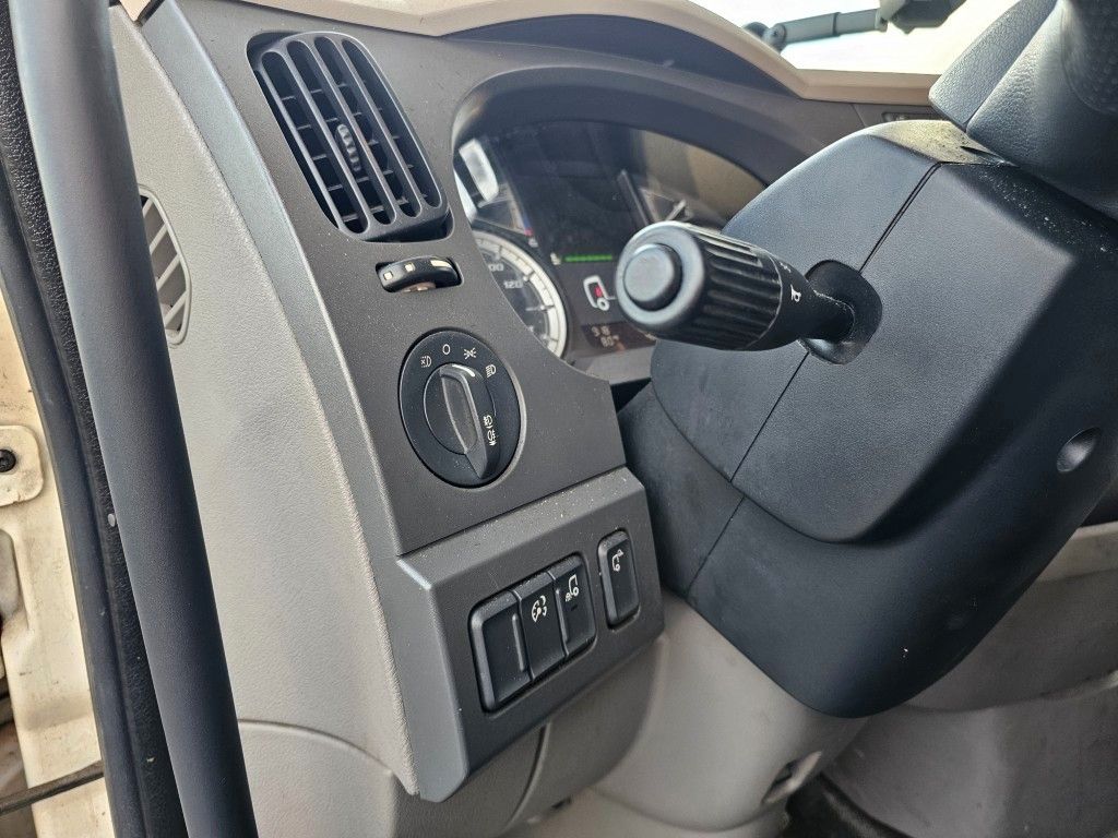 Fahrzeugabbildung DAF LF 180 Koffer, Ladebordwand, Klima