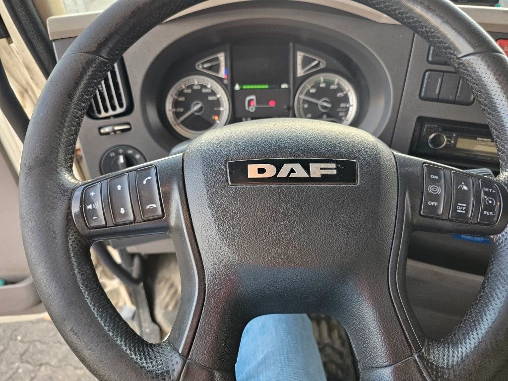 Fahrzeugabbildung DAF LF 180 Koffer, Ladebordwand, Klima