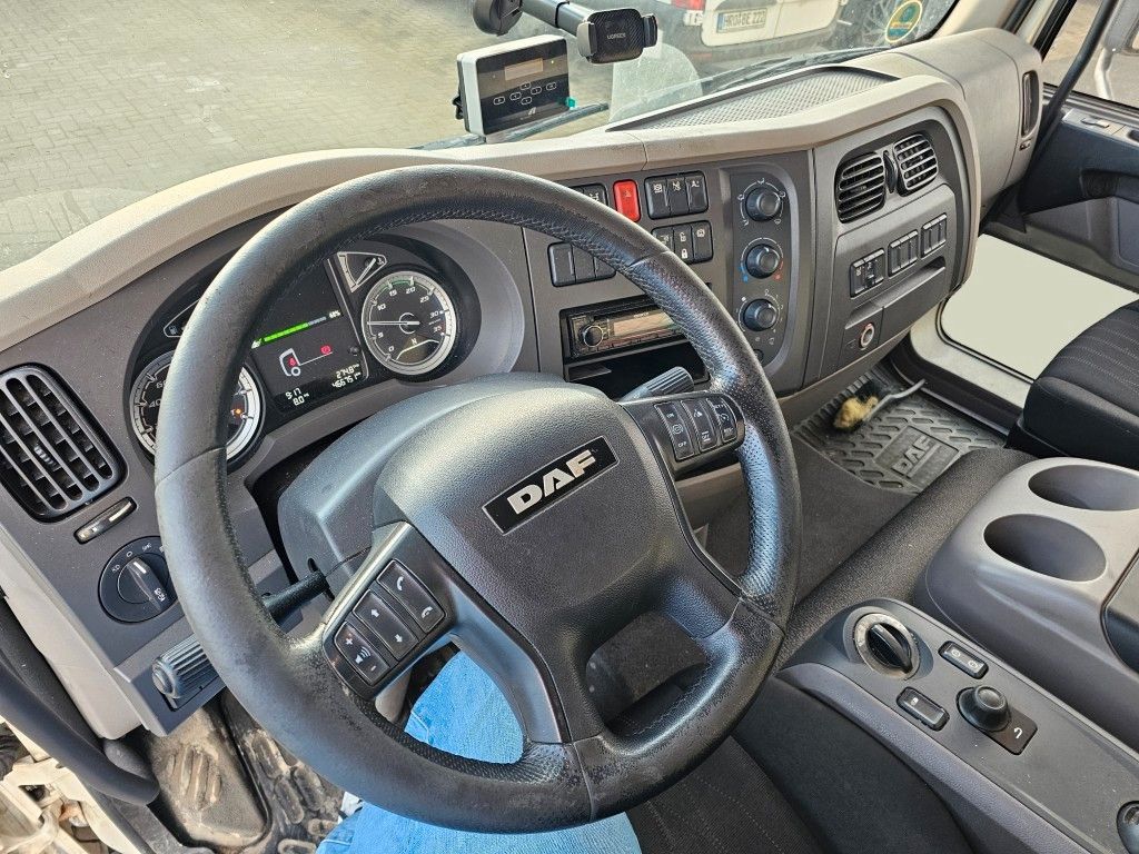 Fahrzeugabbildung DAF LF 180 Koffer, Ladebordwand, Klima