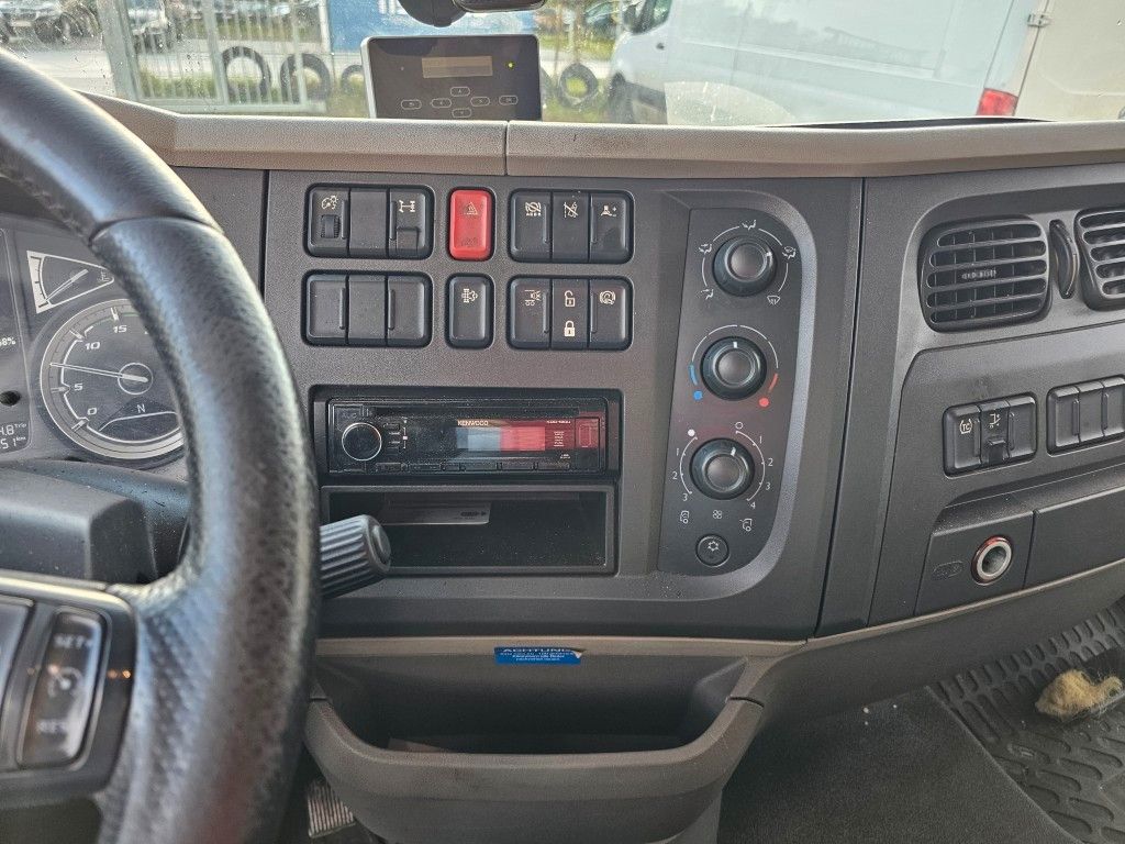 Fahrzeugabbildung DAF LF 180 Koffer, Ladebordwand, Klima