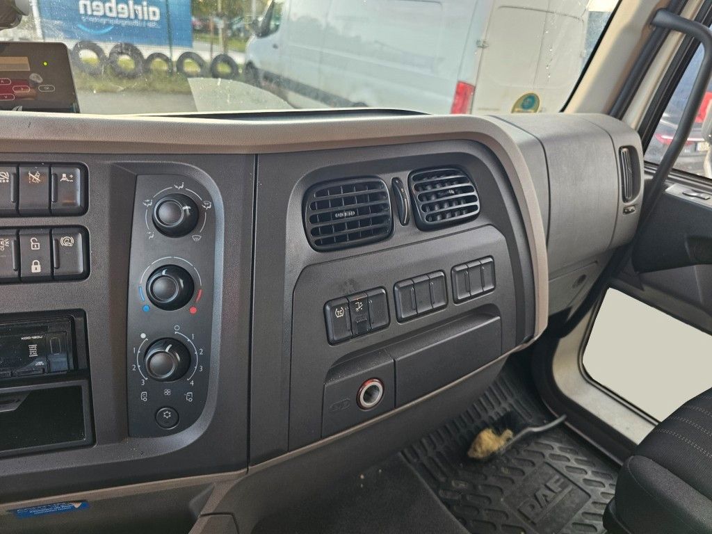 Fahrzeugabbildung DAF LF 180 Koffer, Ladebordwand, Klima