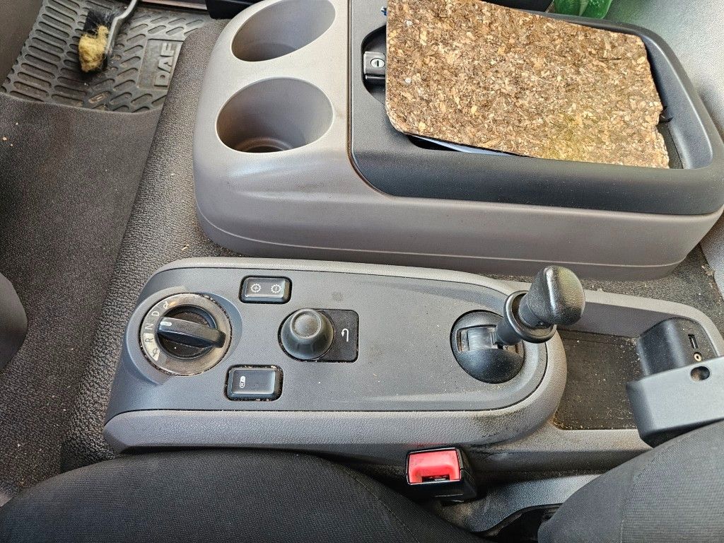 Fahrzeugabbildung DAF LF 180 Koffer, Ladebordwand, Klima