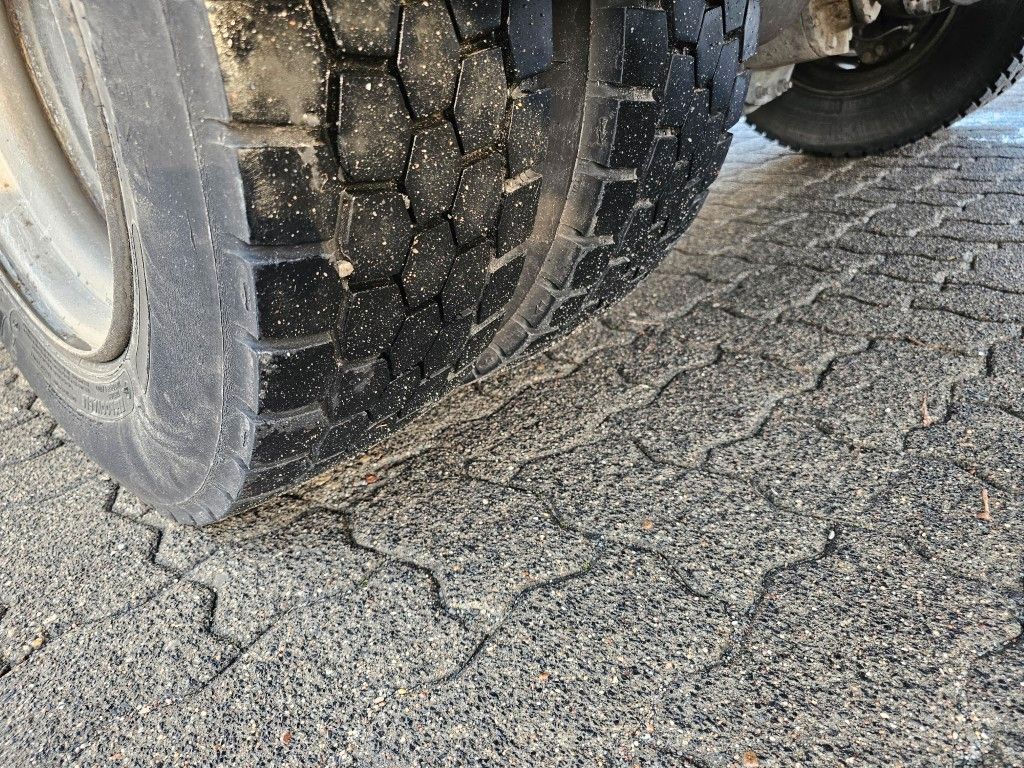 Fahrzeugabbildung DAF LF 180 Koffer, Ladebordwand, Klima