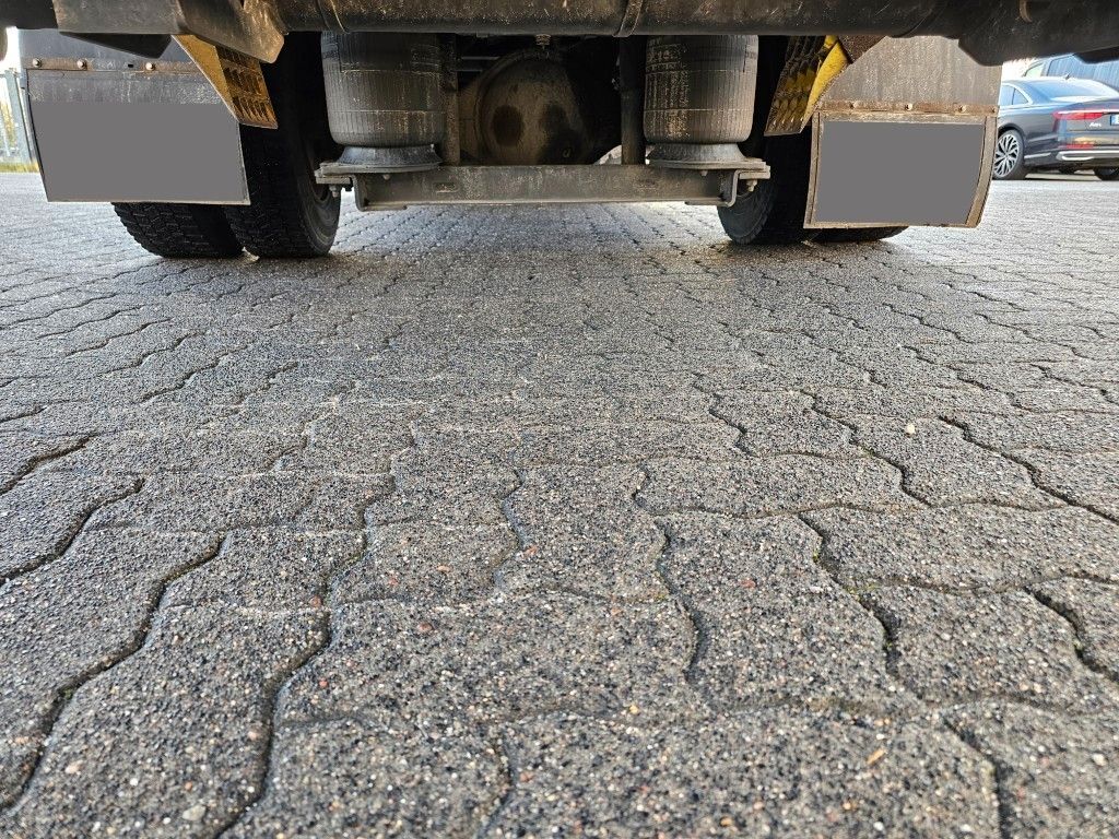 Fahrzeugabbildung DAF LF 180 Koffer, Ladebordwand, Klima