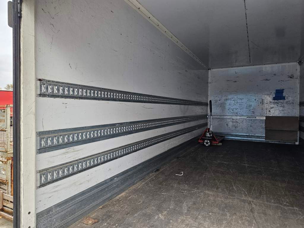 Fahrzeugabbildung DAF LF 180 Koffer, Ladebordwand, Klima