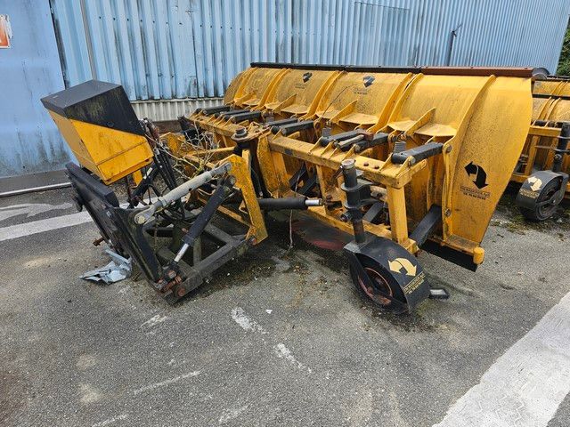 Fahrzeugabbildung Andere Schneepflug/ Schneeschiebeschild Fa. MF Maskiner