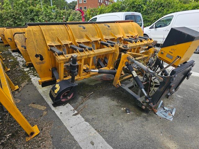 Fahrzeugabbildung Andere Schneepflug/ Schneeschiebeschild Fa. MF Maskiner