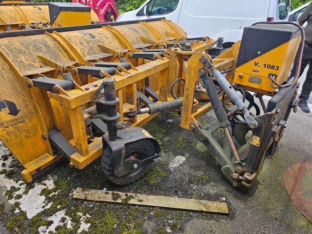 Fahrzeugabbildung Schmidt Schneepflug/ Schneeschiebeschild Fa. MF Maskiner