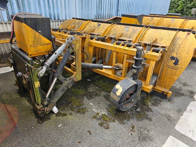 Fahrzeugabbildung Schmidt Schneepflug/ Schneeschiebeschild Fa. MF Maskiner