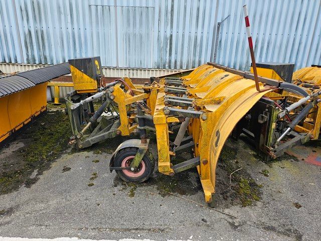 Fahrzeugabbildung Schmidt Schneepflug/ Schneeschiebeschild Fa. MF Maskiner