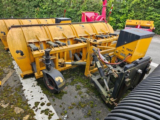 Fahrzeugabbildung Schmidt Schneepflug/ Schneeschiebeschild Fa. MF Maskiner