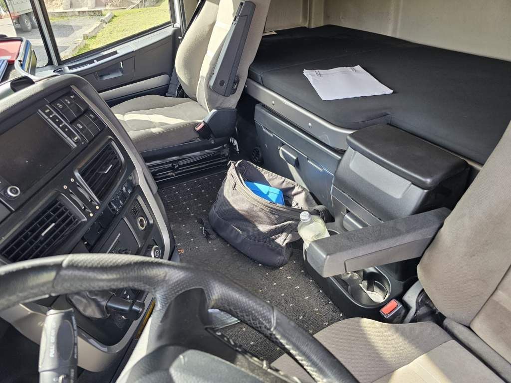 Fahrzeugabbildung Iveco 480 Stralis, Retrader, 2 Kreis-Hydraulik