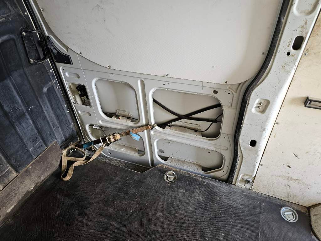 Fahrzeugabbildung Iveco 35S16 A8 V L, mittellang & hoch, kleiner Schaden