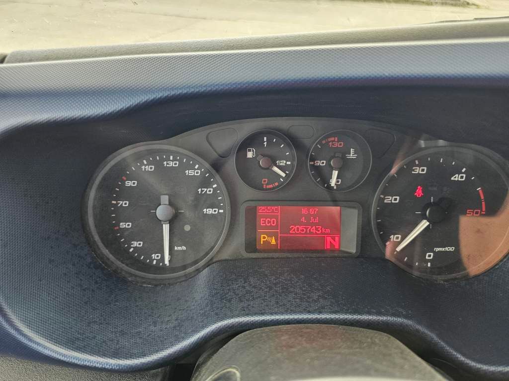 Fahrzeugabbildung Iveco 35S16 A8 V L, mittellang & hoch, kleiner Schaden