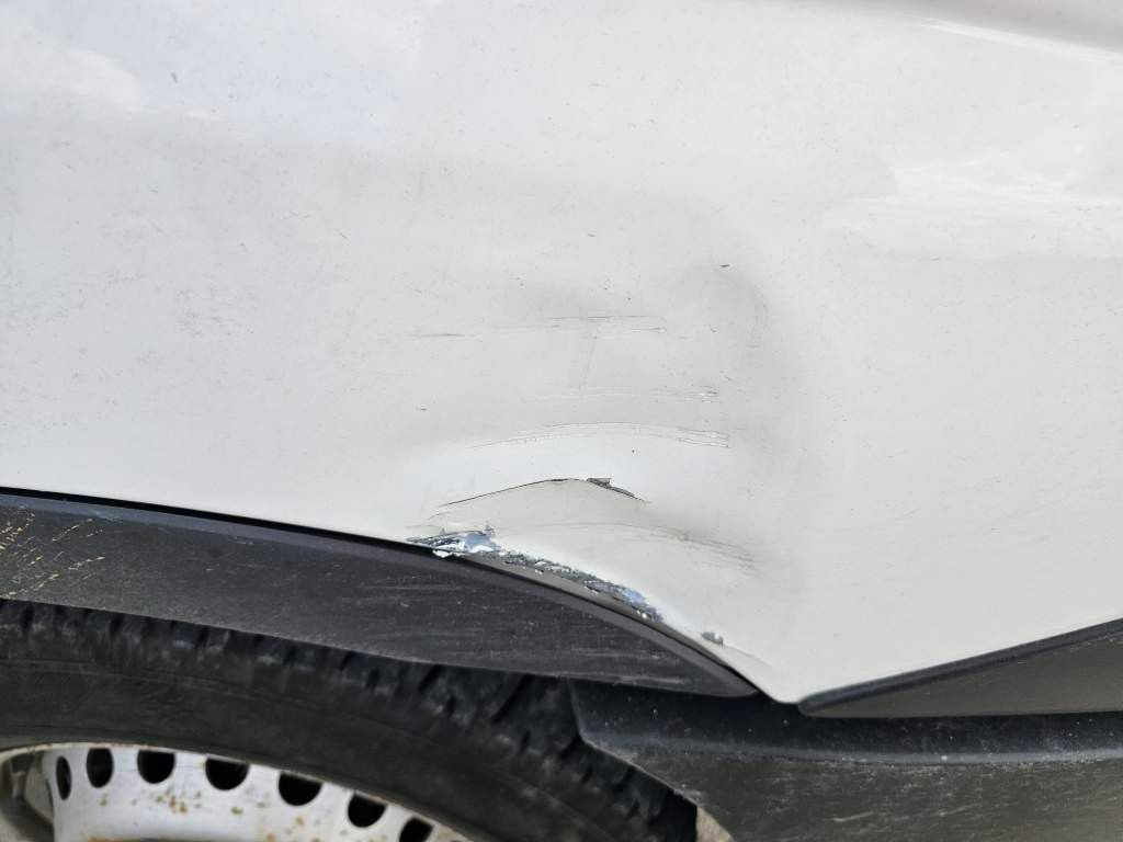 Fahrzeugabbildung Iveco 35S16 A8 V L, mittellang & hoch, kleiner Schaden