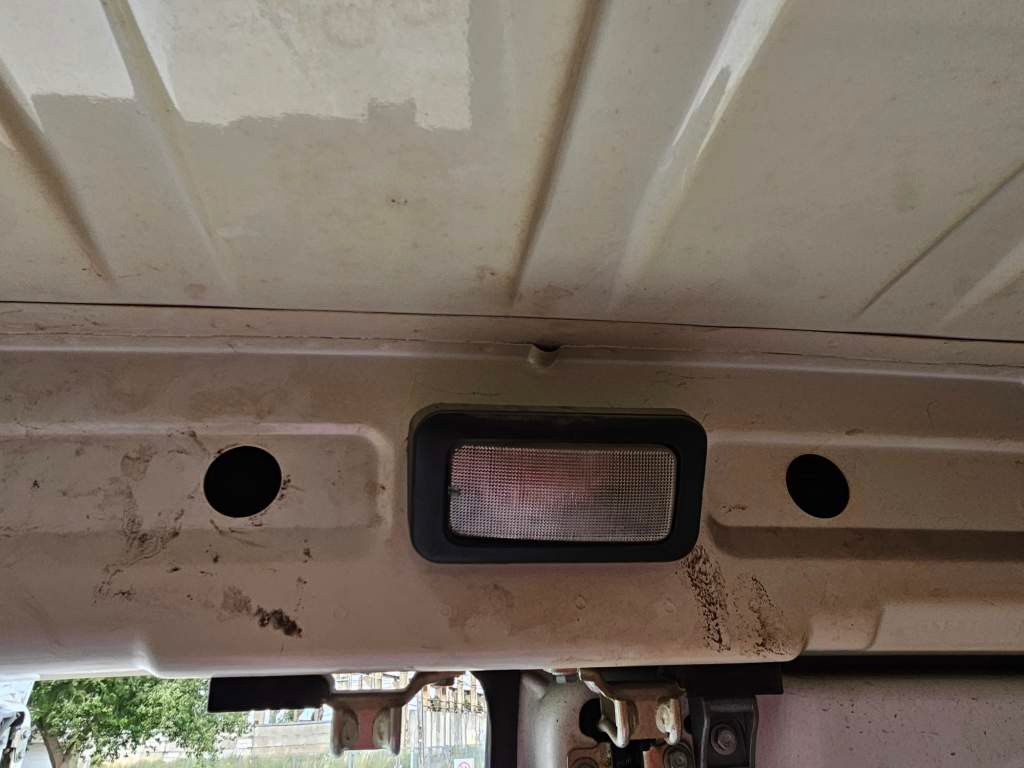 Fahrzeugabbildung Iveco 35S16 A8 V L, mittellang & hoch, kleiner Schaden