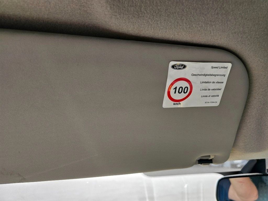 Fahrzeugabbildung Ford Transit Trend 17 Sitzer