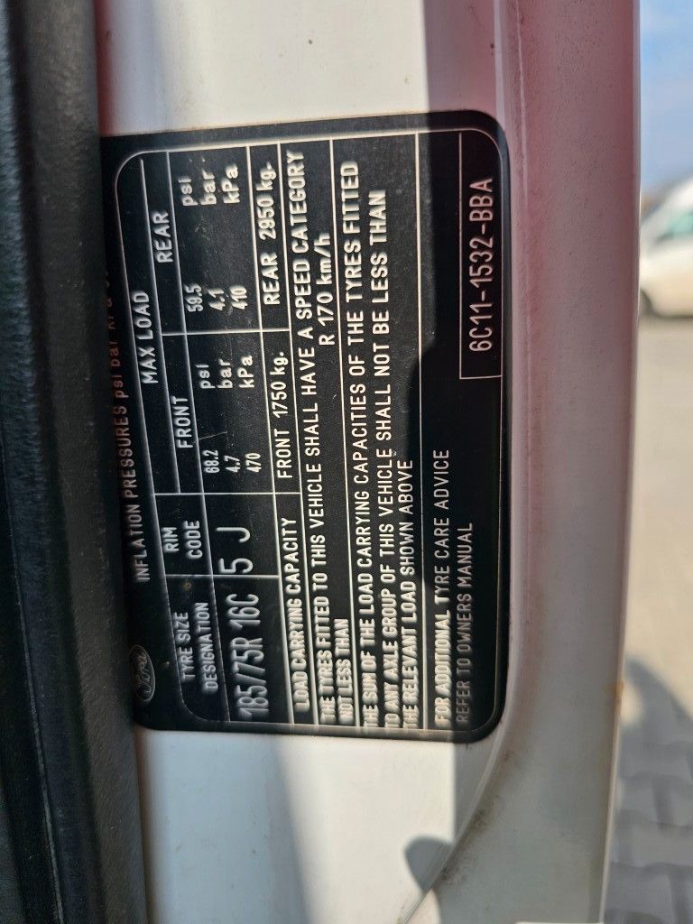 Fahrzeugabbildung Ford Transit Trend 17 Sitzer