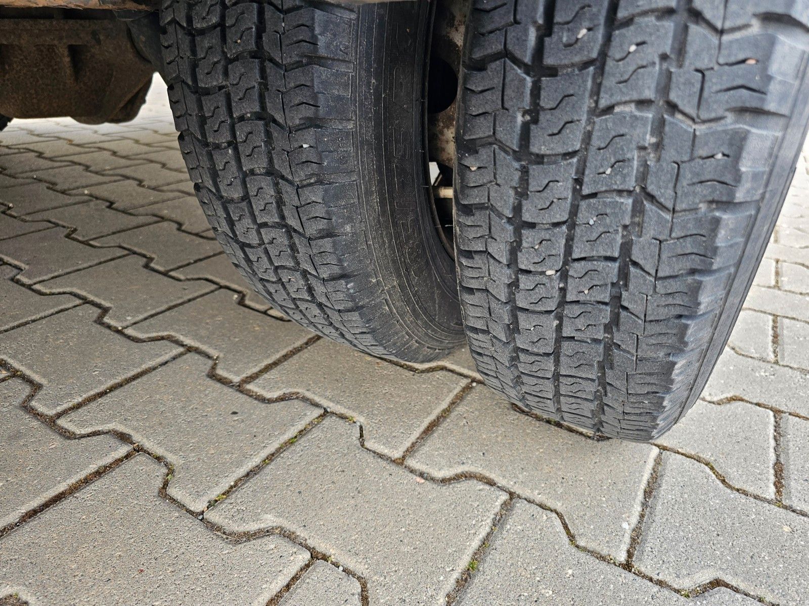 Fahrzeugabbildung Ford Transit Trend 17 Sitzer